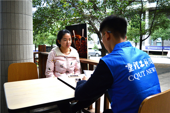 胡玮钰接受重庆理工大学校学生新闻中心记者采访_副本