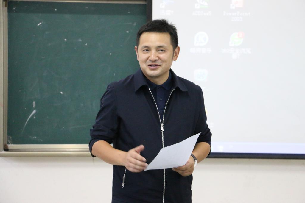 长安汽车人力资源部招聘处处长曾川在做点评