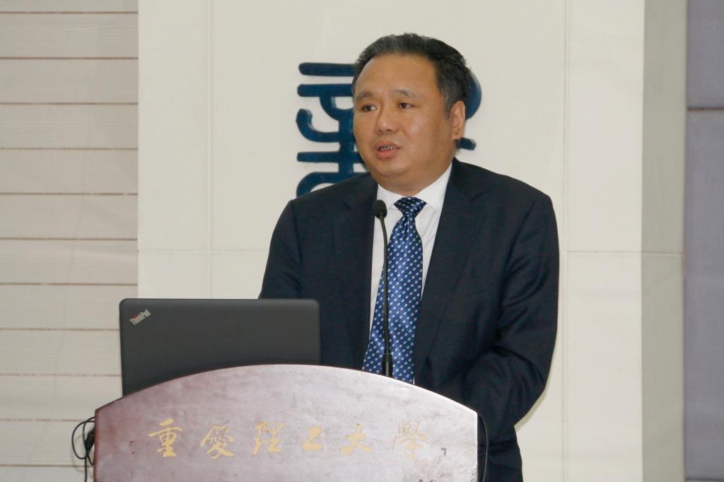 校长石晓辉就近年来我校学科对接产业的进展进行了详细汇报
