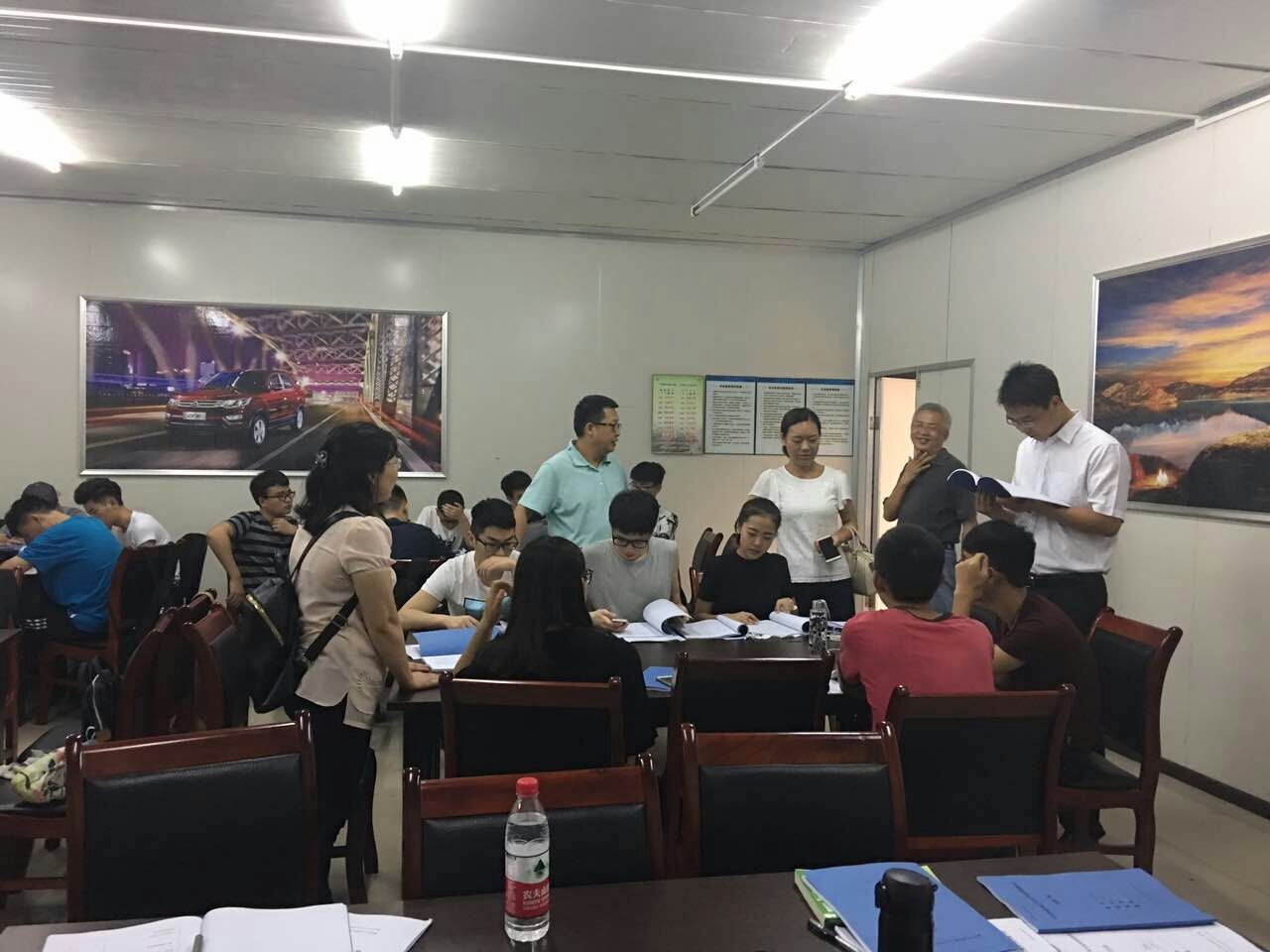 学院领导看望重庆电子工程职业学院实习学生