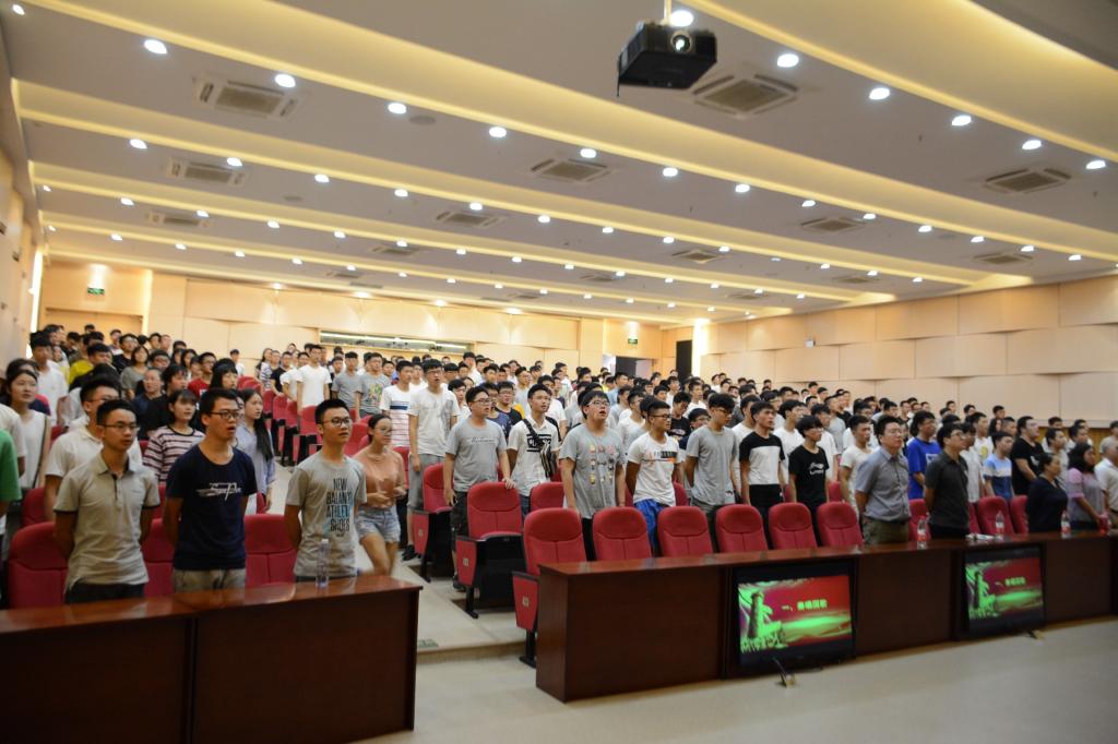化学化工学院召开2016级本科生开学典礼