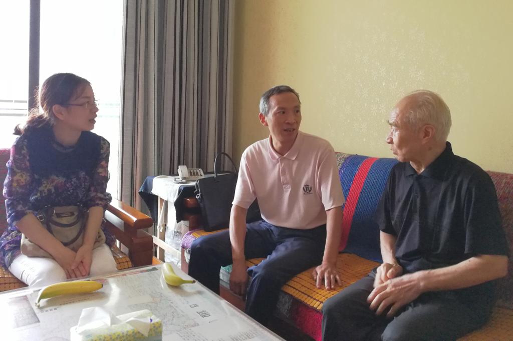 副校长曾宪军走访慰问教师代表