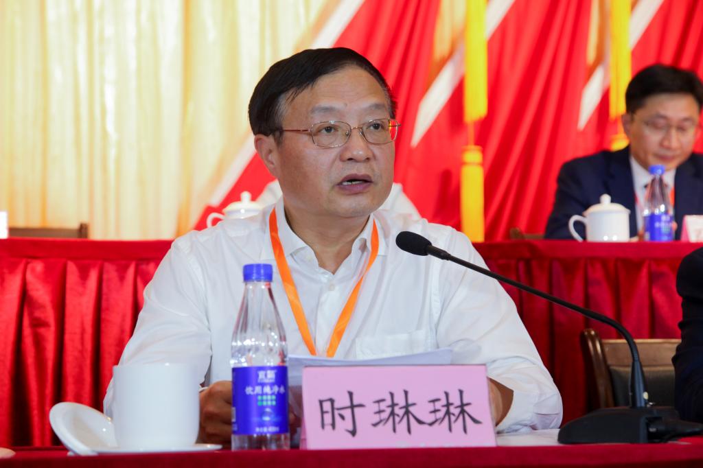 市委教育工委委员、市纪委驻市教委纪检组组长时琳琳在会上讲话