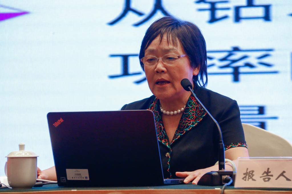 中国工程院院士邱爱慈作报告