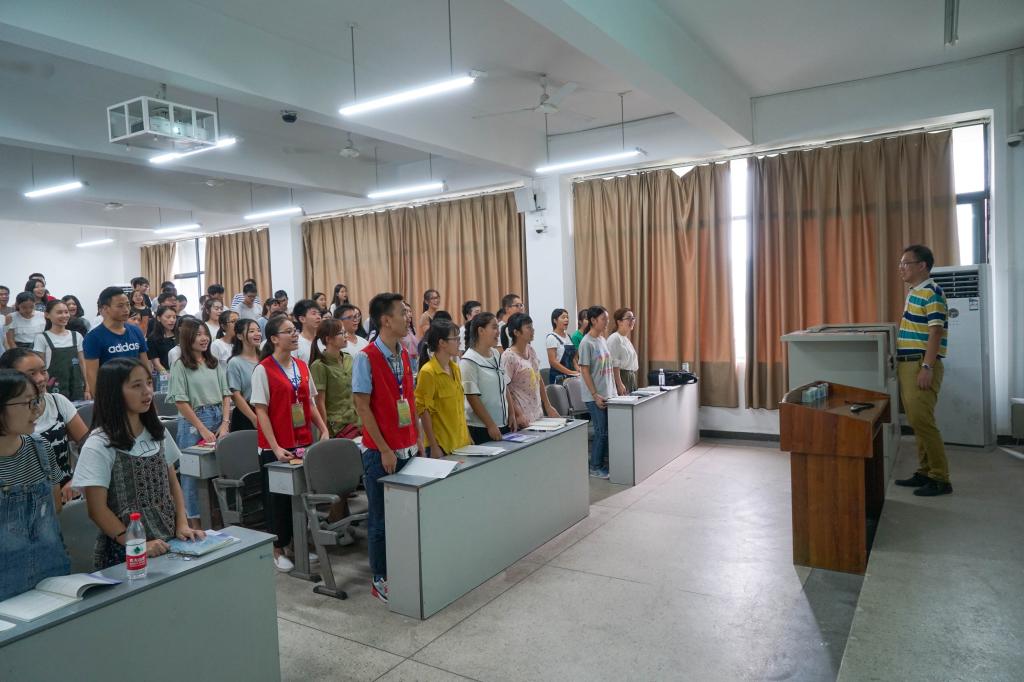 一声最朴素的“祝老师节日快乐,老师您辛苦了”,却让老师眼含热泪
