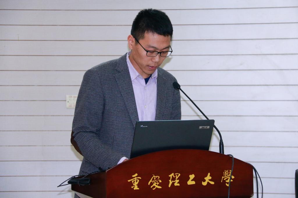 两江校区学生党支部书记张保川作交流发言
