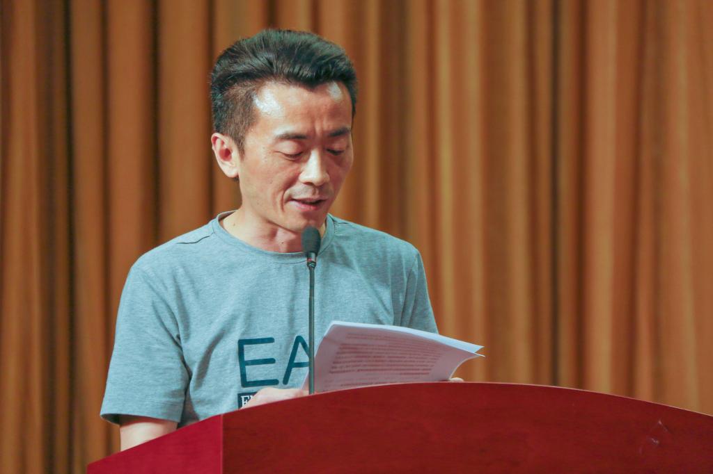材料学院党总支书记谢春林交流发言