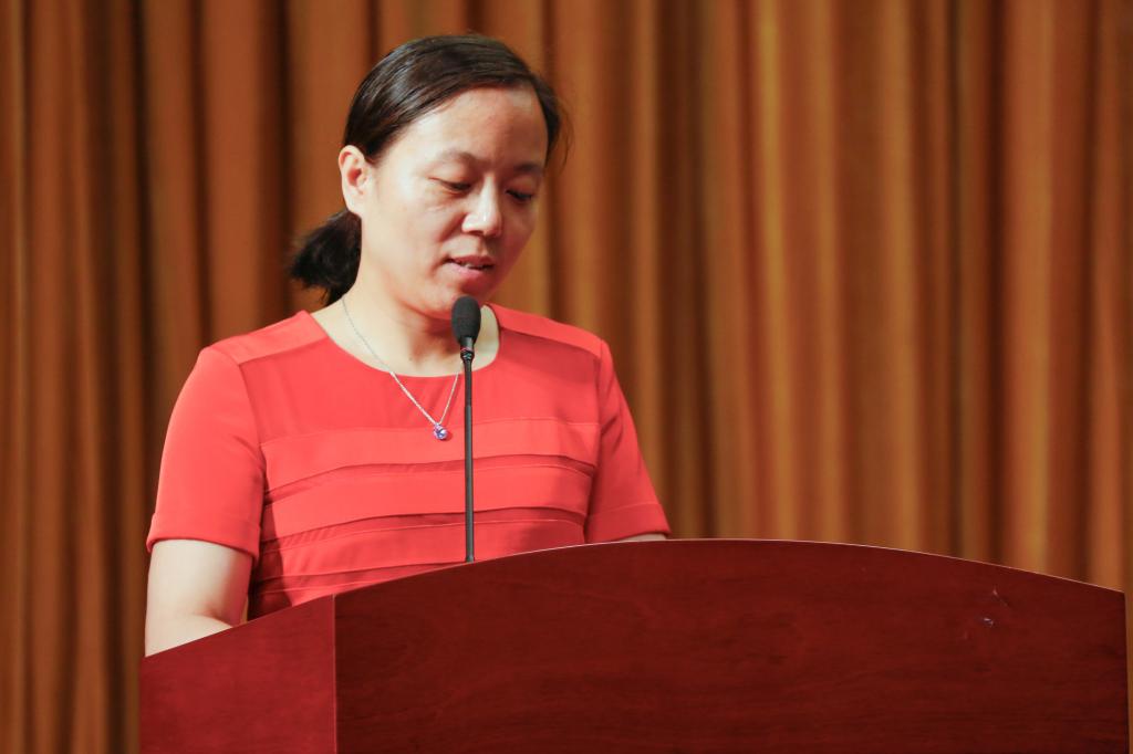 马克思主义学院思政教师张翠交流发言