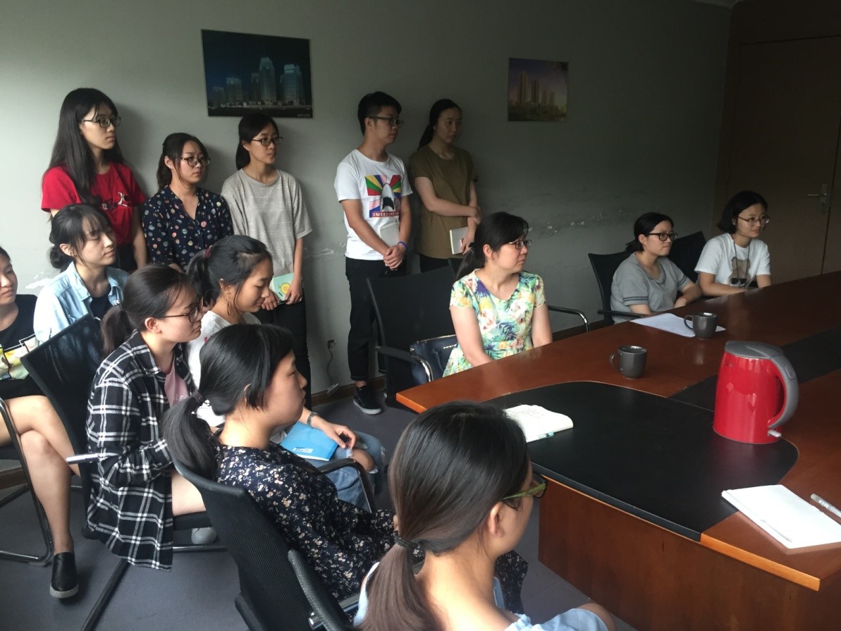 胡海容副院长一行在重庆强大知识产权代理有限公司和同学们进行交流