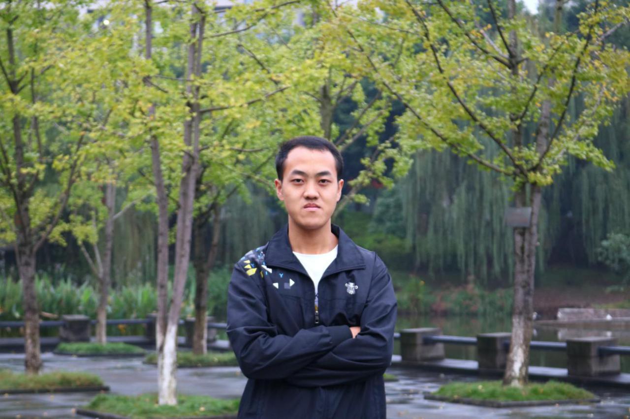 郑淋荣:坚持,是生命的一种毅力;执行,是努力的一种坚持。