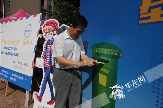 大学迎新现场变“邮局” 重理工金融学院新生向未来投递梦想