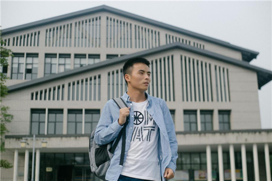 黎万洪:努力到无能为力,拼搏到感动自己