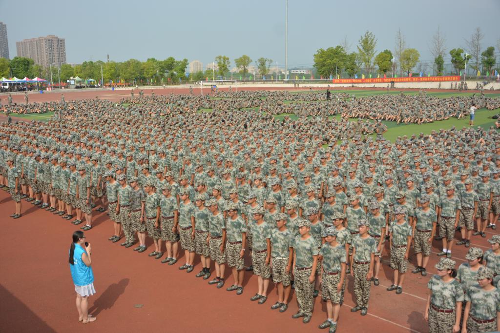 电气与电子工程学院首个学生宣讲团深入军营