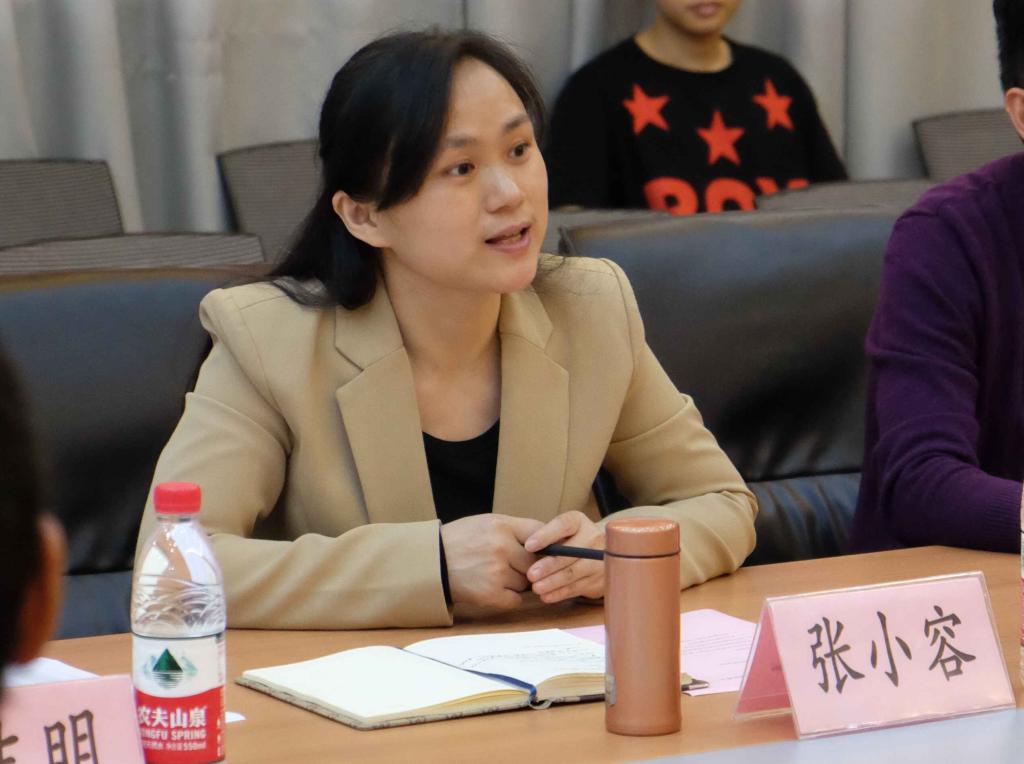 教务处副处长张小容在会上讲话