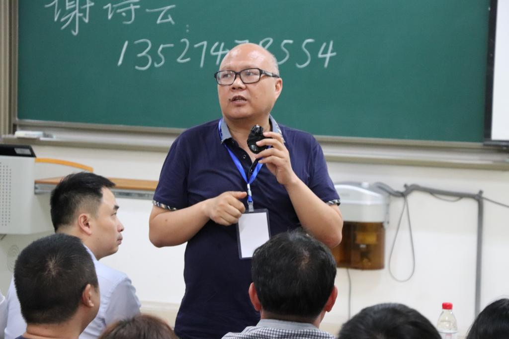 电气学院领导与新生交流