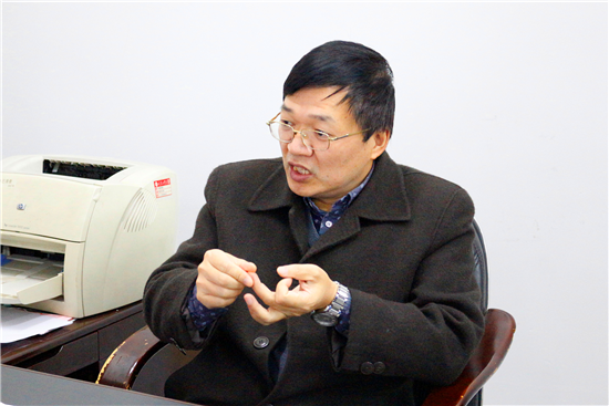 校学生新闻中心学生记者采访张小川教授_副本