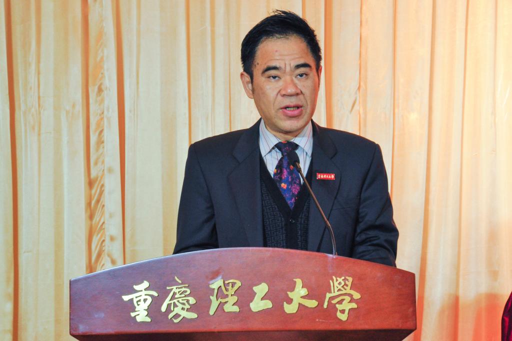 校党委书记李志雄最后发表了重要讲话