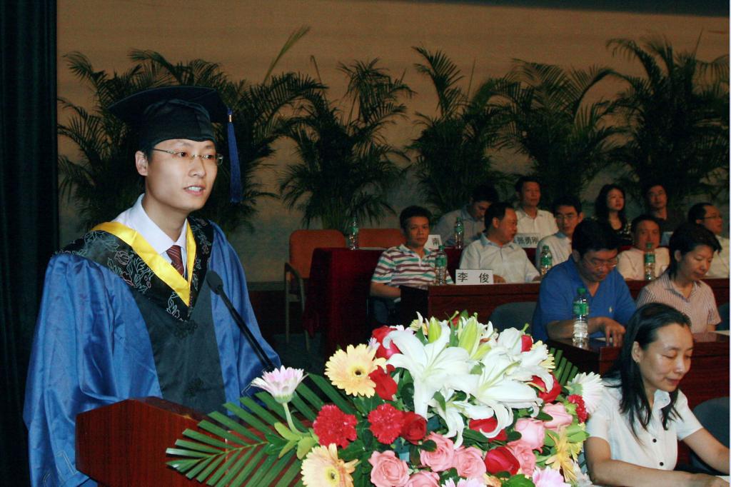研究生毕业生代表过吉生同学毕业典礼上作了发言