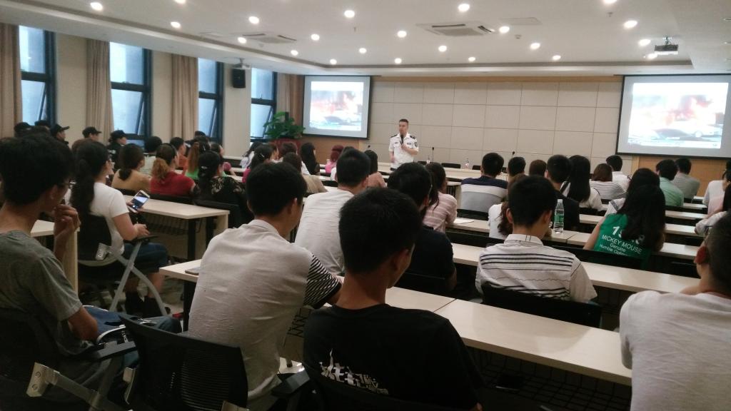 我校学生社区专场消防培训圆满结束