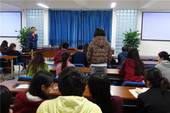 学生和校友积极互动