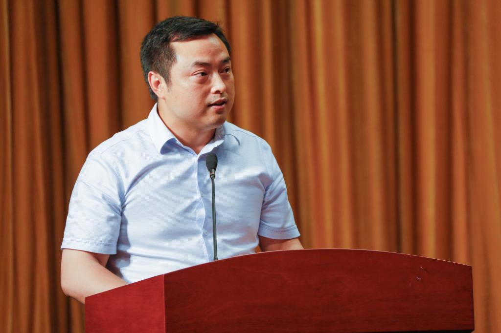 电气与电子工程学院辅导员徐勇交流发言