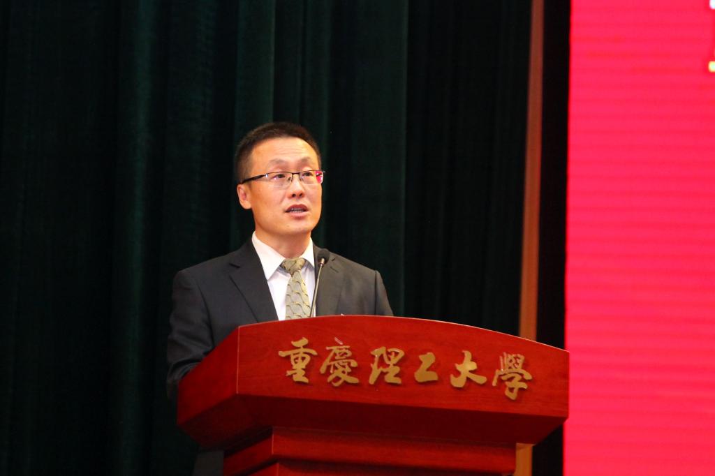机械工程学院杨岩教授作为教师代表发言