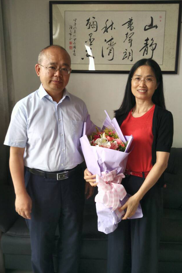 副校长廖林清走访慰问教师代表