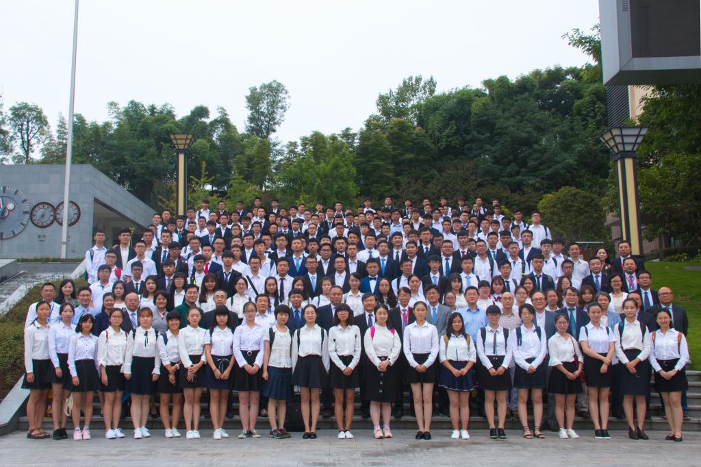 两江国际学院2017级新生合影