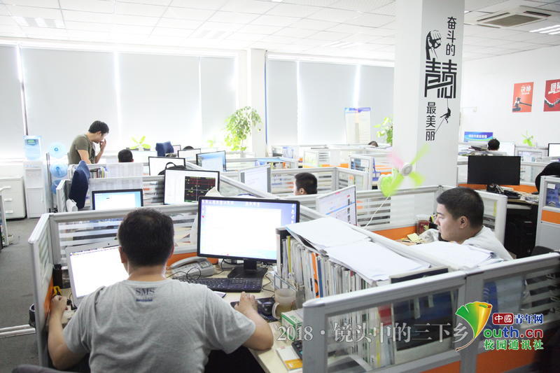 CTL的员工正在安静的工作。中国青年网通讯员 剡仁哲 摄