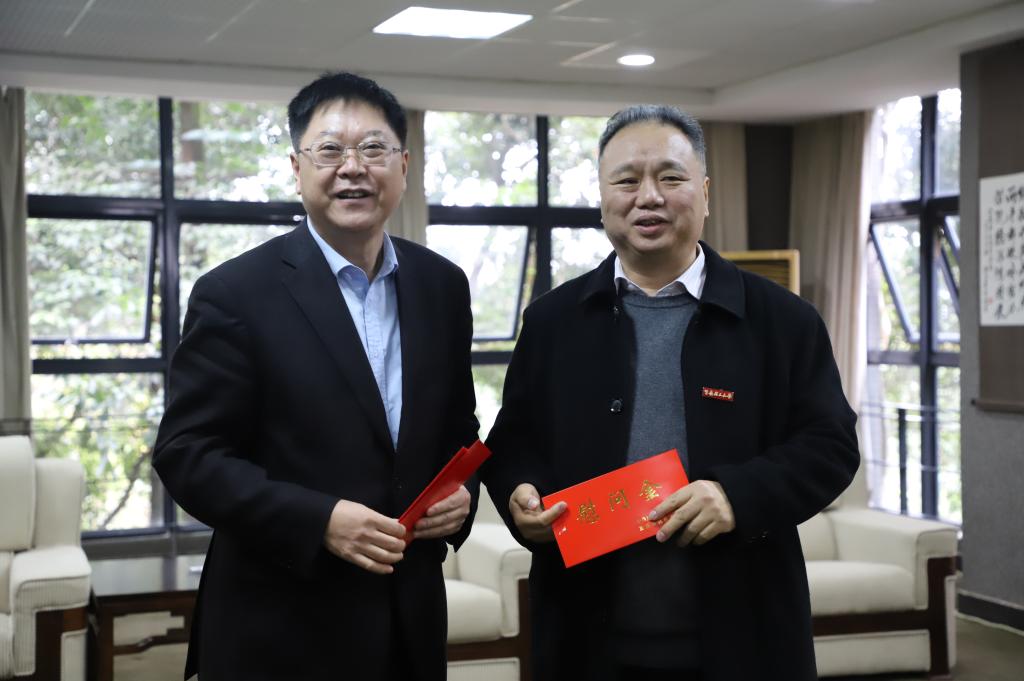 市委教育工委书记、 市教委主任黄政一行到校慰问高层次人才