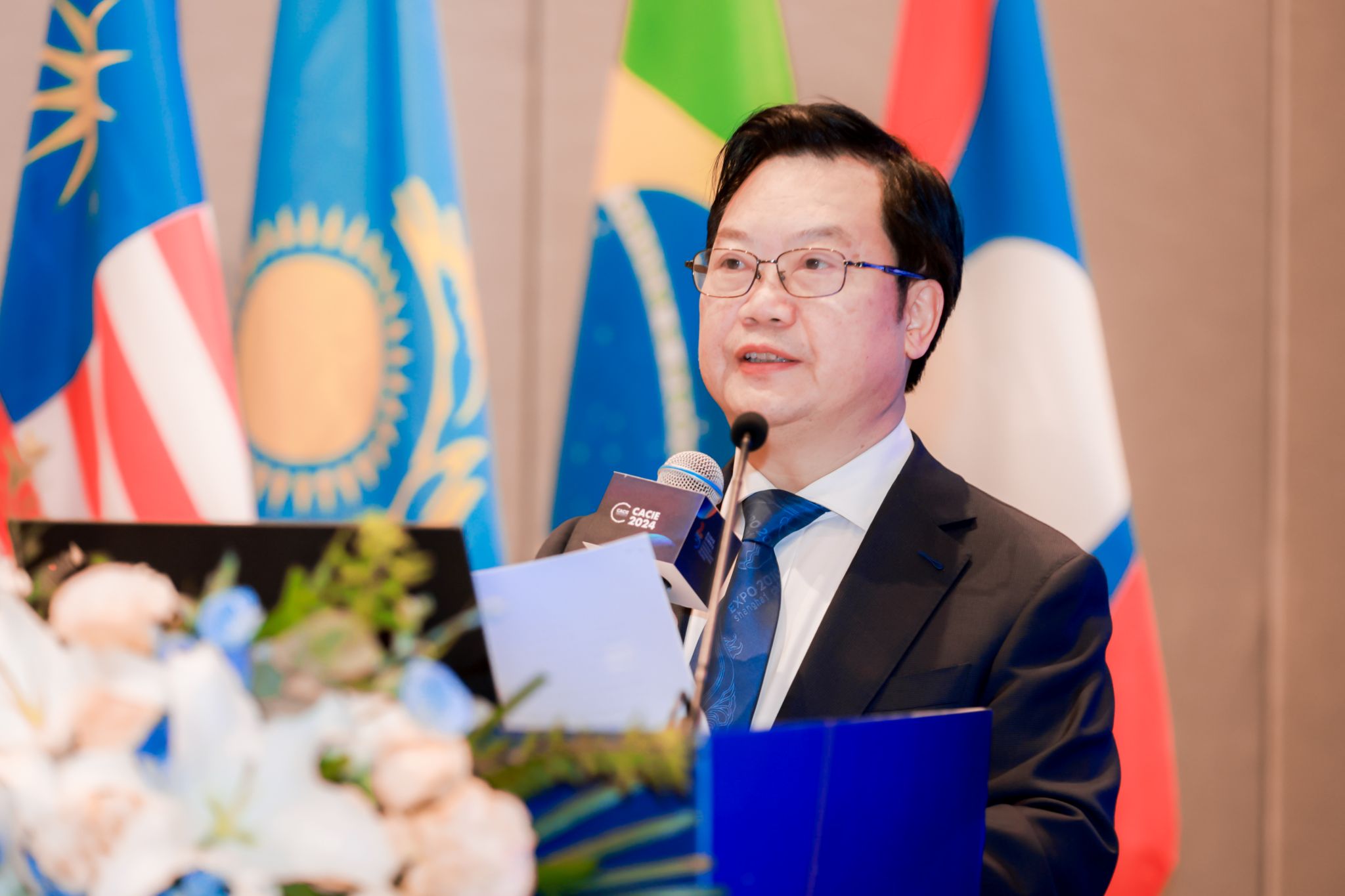 校党委书记康骞带队参加第25届中国国际教育年会