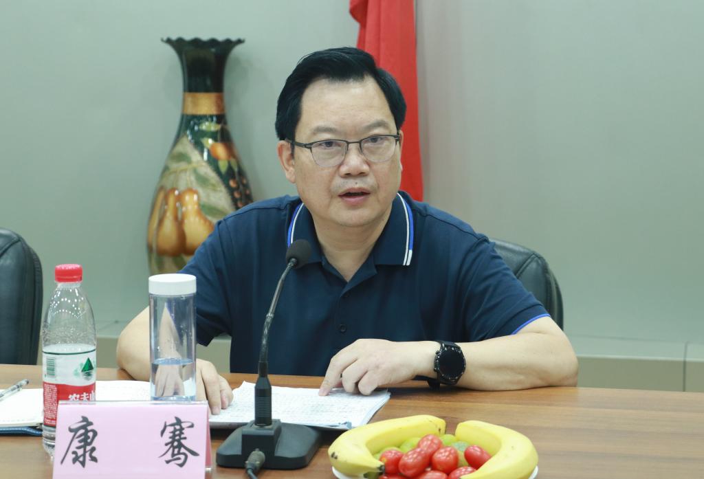 校领导看望慰问2022年岗前培训教职工