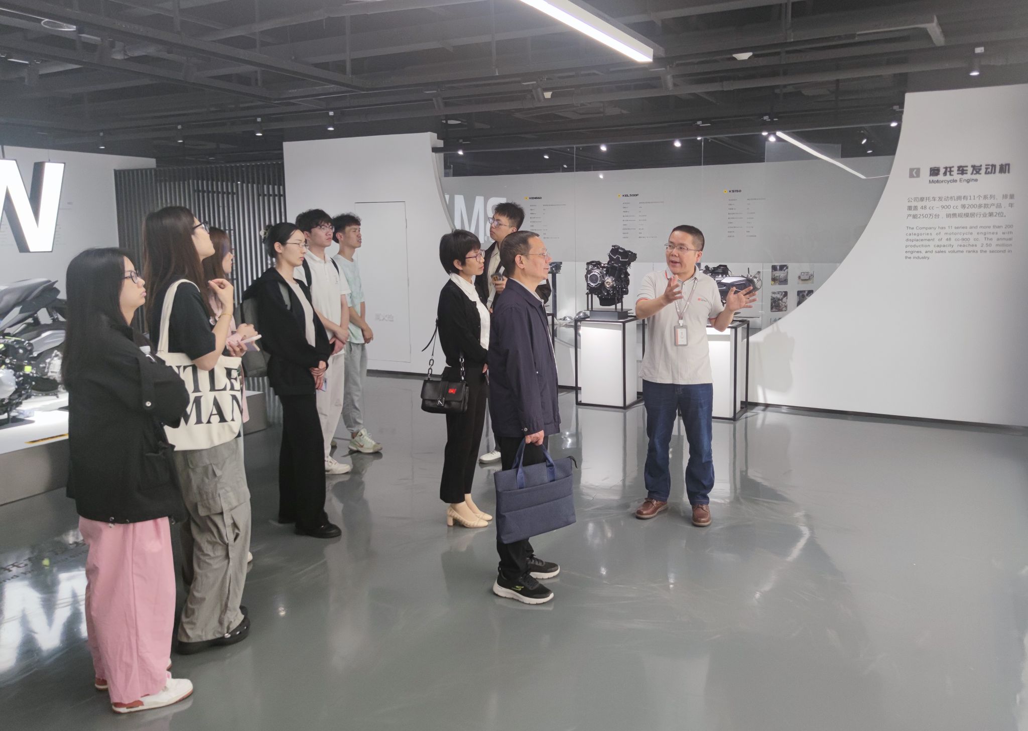 校领导带队赴隆鑫通用动力股份有限公司调研