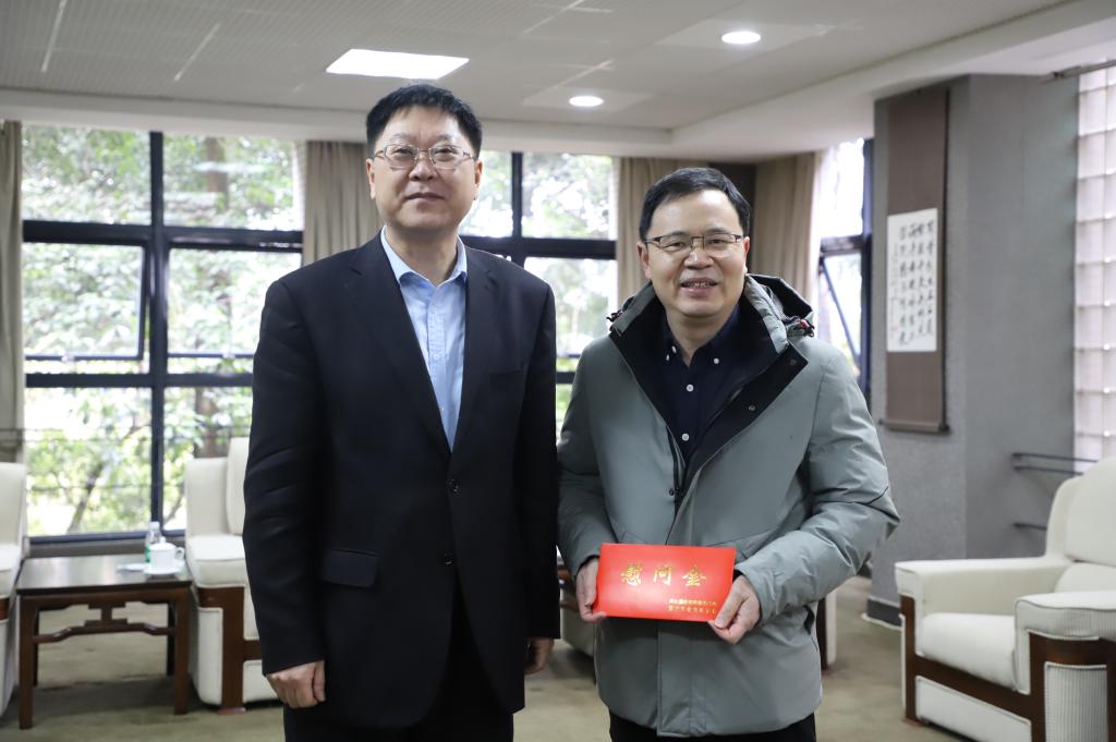 市委教育工委书记、 市教委主任黄政一行到校慰问高层次人才