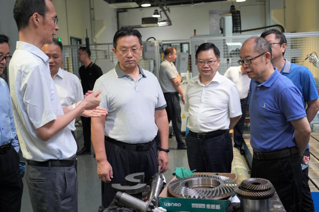 中国兵器科学研究院缪文民院长一行来校调研交流