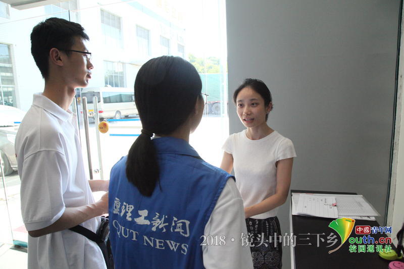 CTL人力资源部的曾敬说:“我们每年的宣传分几个渠道:老师推荐、双选会……对应届毕业生、大二大三的学生,只要与企业专业对口、学习能力较强,我们都欢迎。如果在实习期间发现他(她)的专业技能好、学习能力很强的话,我们会作为重点的培养对象。对于我们这个行业,自主学习能力强、吃苦耐劳是必要的。”中国青年网通讯员 剡仁哲 摄