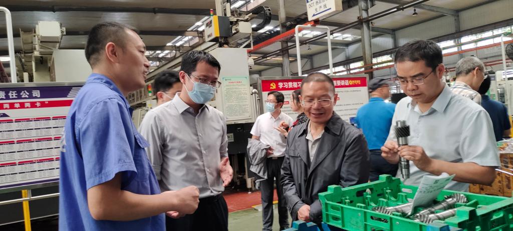 田波副校长带队赴大渡口区调研考察