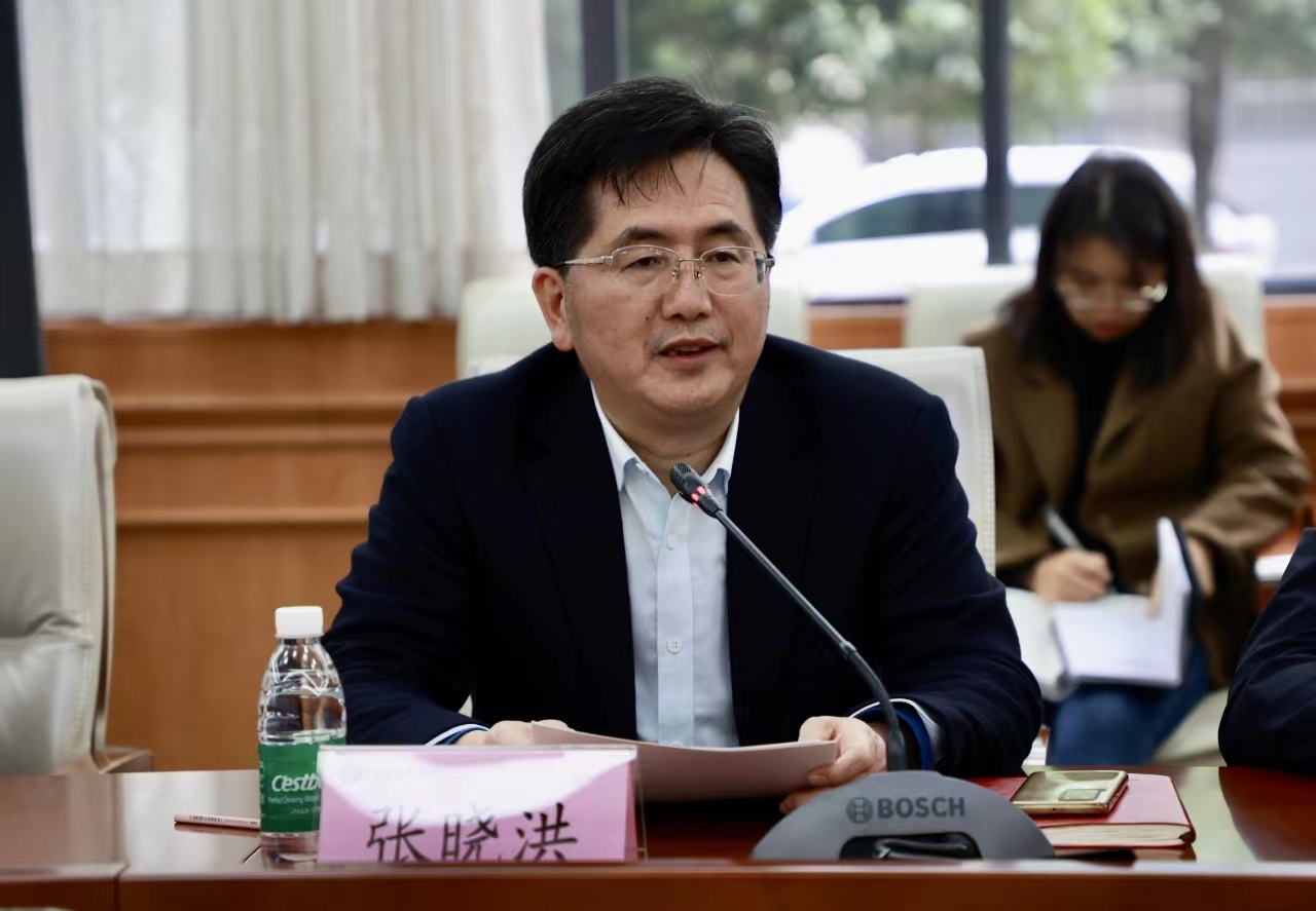 首页>-学校要闻>-正文>校党委副书记张晓洪致辞市教委宣教处处长李林