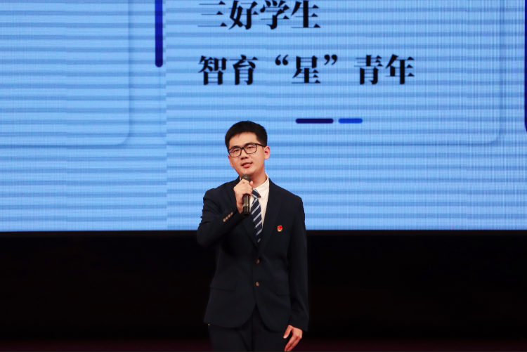 [重庆日报]重庆理工大学学子荣登国家奖学金获奖学生代表名录