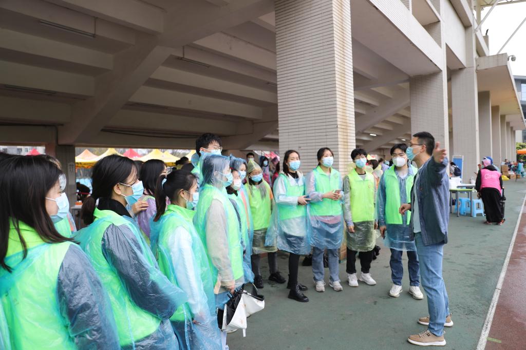 [抗疫有“理”]教职工党员志愿者助力学校疫情防控