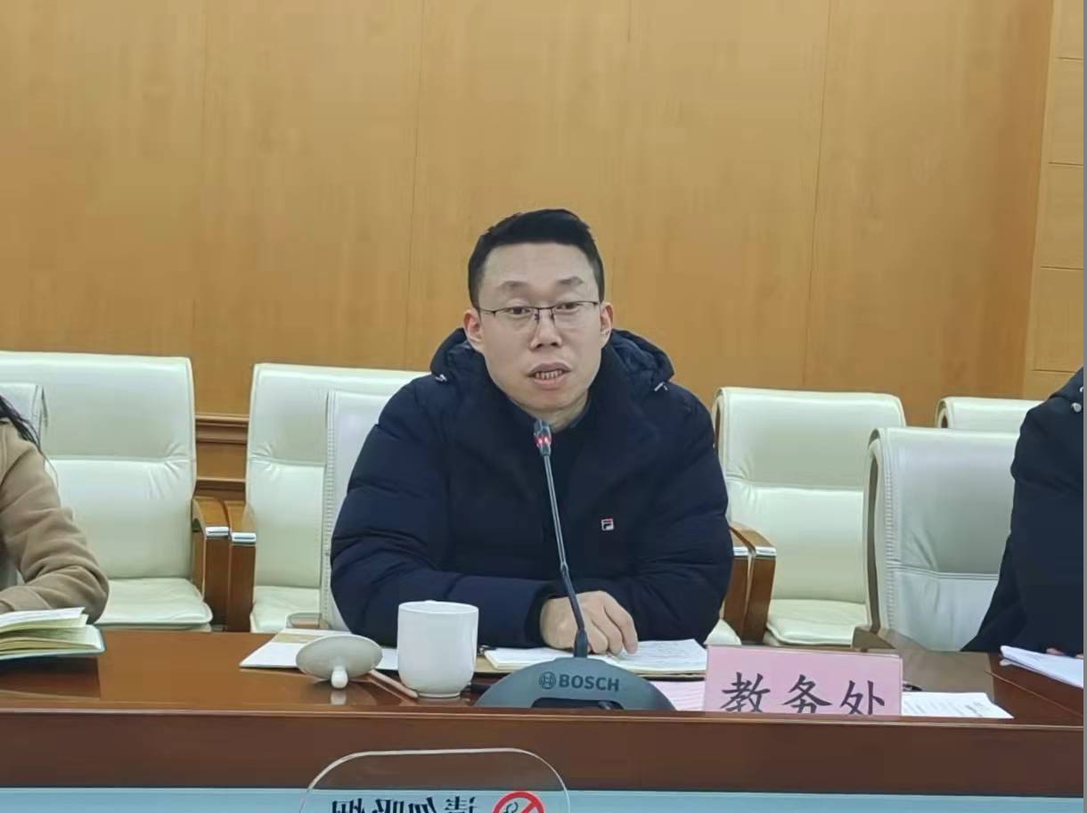 教务处处长丁军介绍学校人才培养情况长安汽车人力资源部副部长王武生