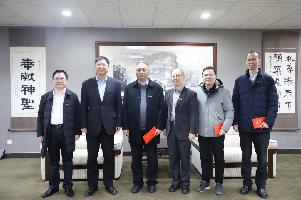 市委教育工委书记、 市教委主任黄政一行到校慰问高层次人才
